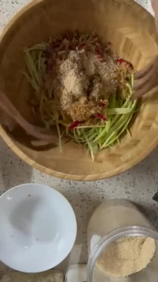 Gambar langkah 2 resipi Kerabu Mangga.