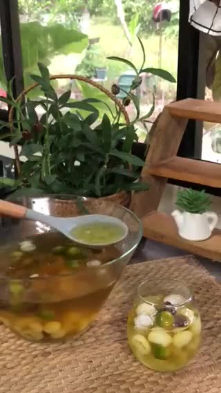 Gambar langkah 3 resipi Air Teh Bunga Longan.