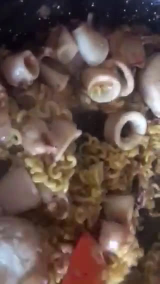 Foto del paso 7 de la receta: Fideuà de rape, calamares y gambones