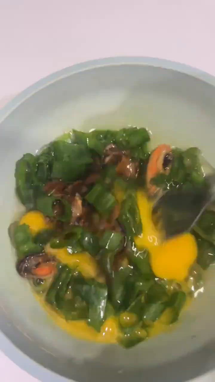 Foto langkah ke 2 dari resep Telur Dadar Kerang Dara.