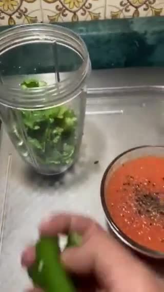 Foto del paso 1 de la receta: Tostadas de frijol 🫘 con col