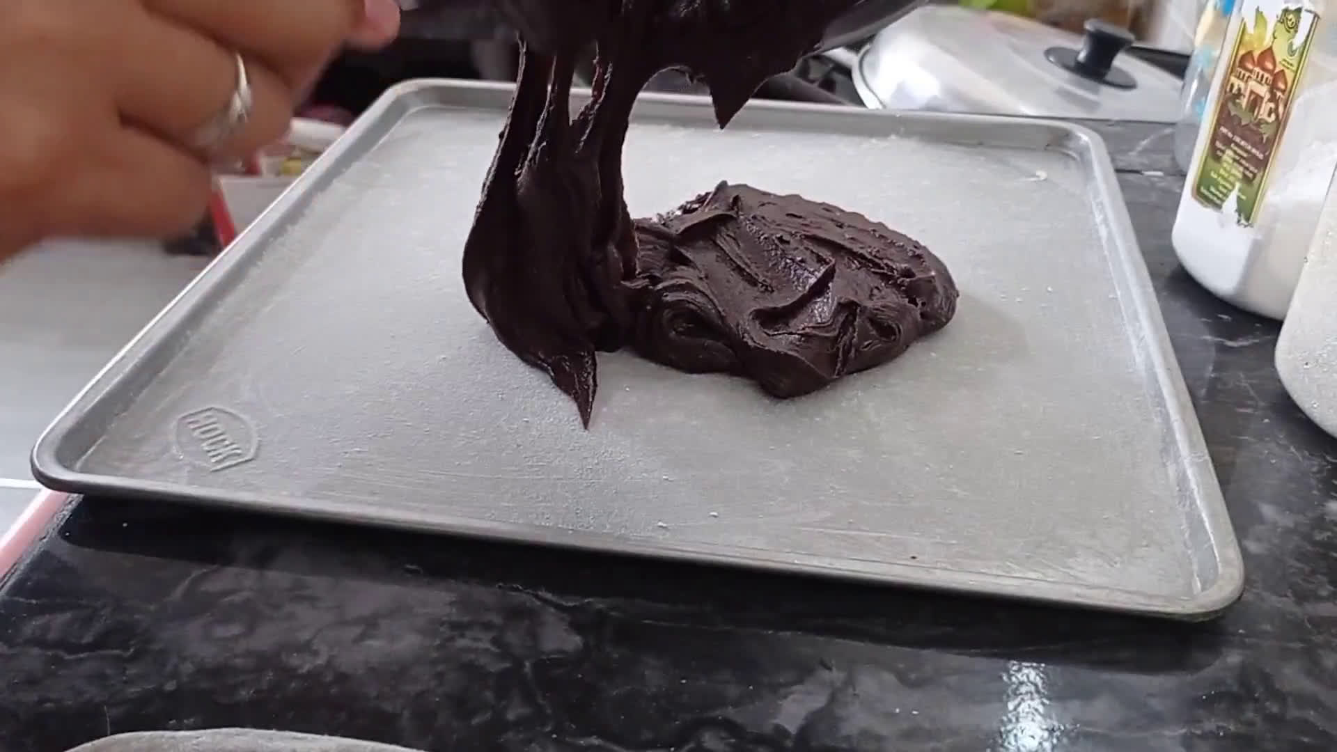 Foto langkah ke 4 dari resep Fudgy brownies shiny crust.