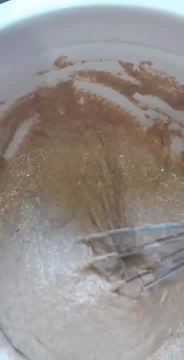 Foto del paso 2 de la receta: Torta con harina integral de pera y canela, sin azúcar🌾