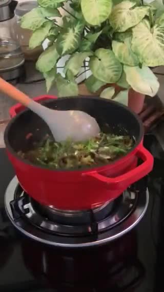 Gambar langkah 4 resipi Masak Lemak Pucuk Paku Ikan Talang Masin.
