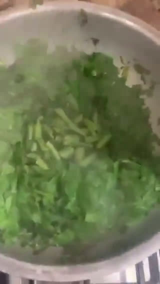 A picture of step 2 of Palak Gosht.