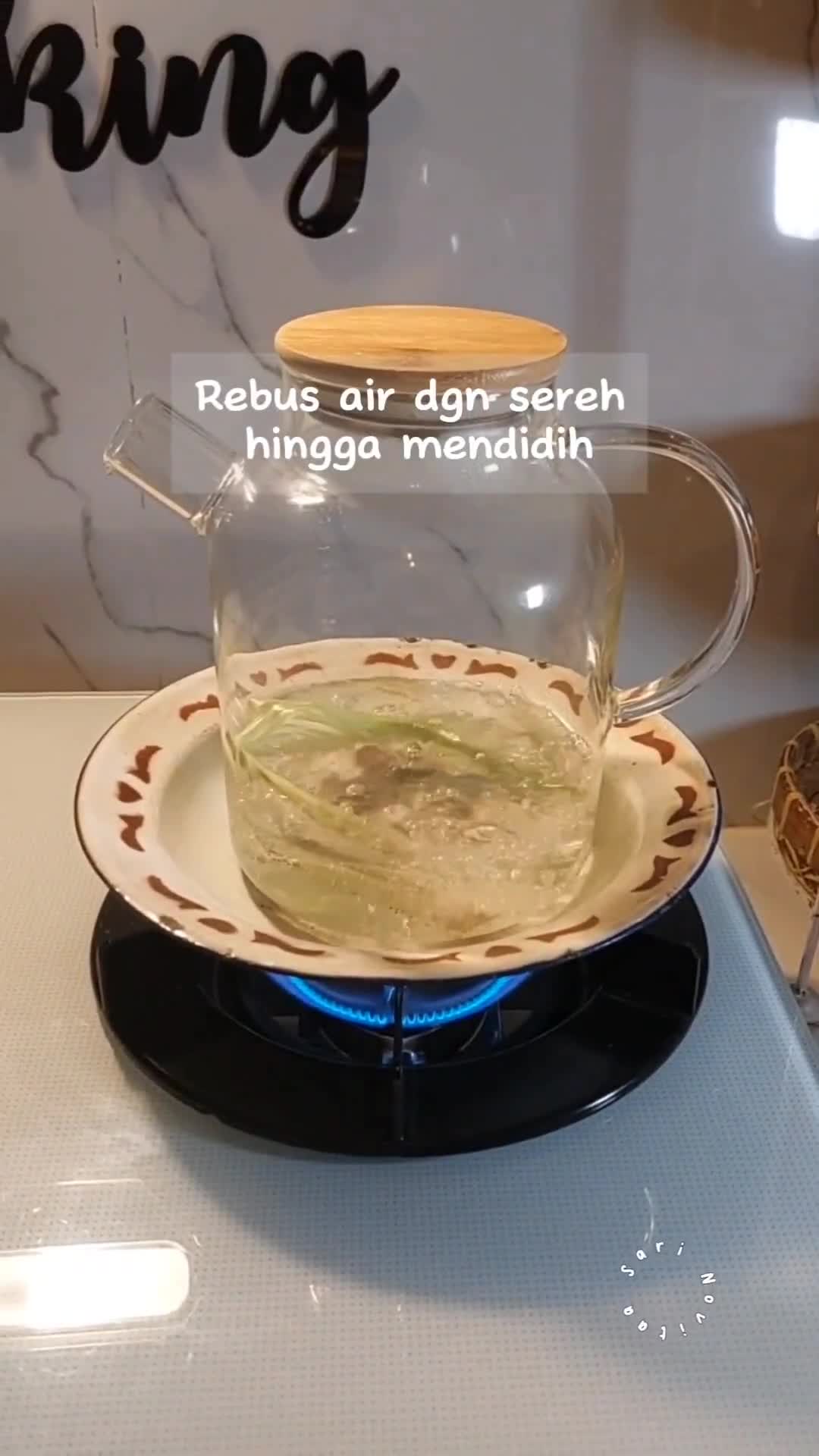 Foto langkah ke 2 dari resep Es Teh Jeruk Nipis Sereh.