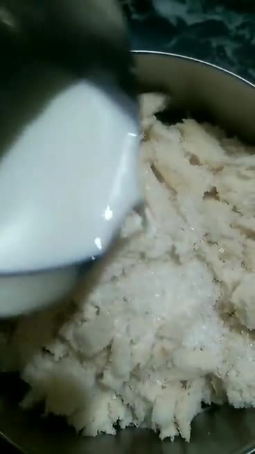 इंस्टेंट चॉकलेट ब्रेड के मिनी डोनट्स रेसिपी चरण 3 फोटो