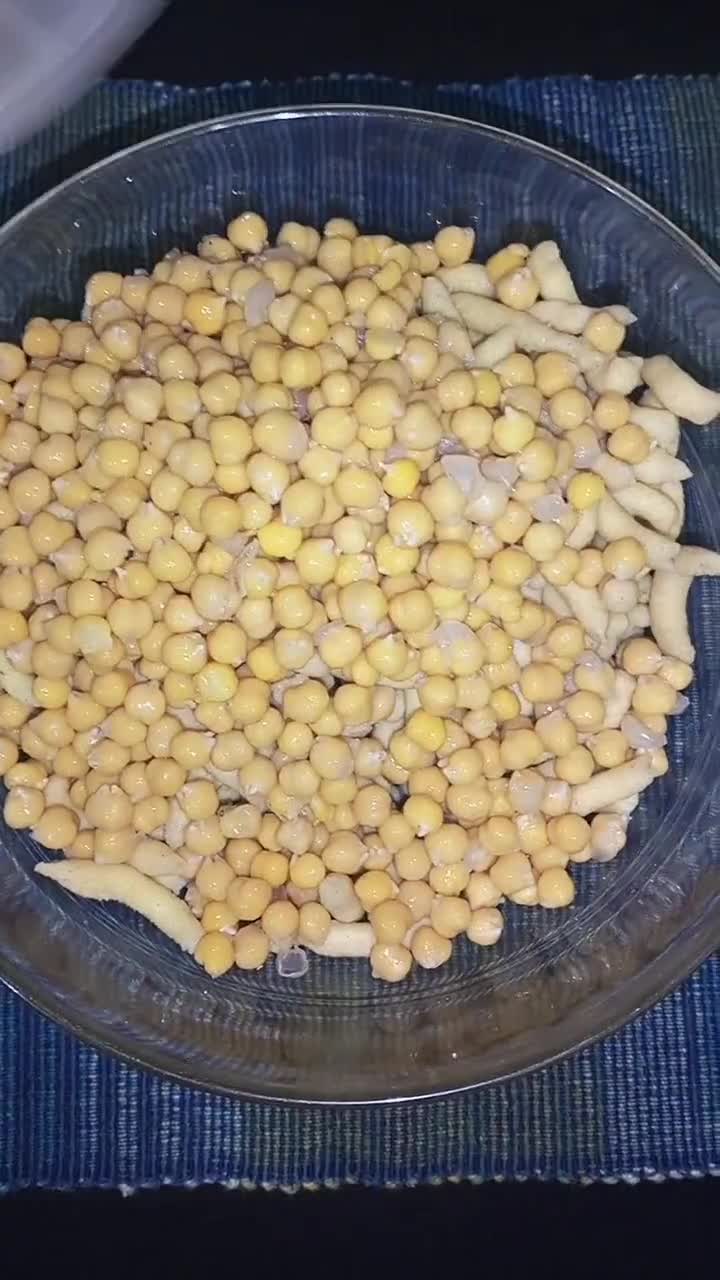 A picture of step 1 of Dahi Phulki+Papri Chana Chat 😋😋😋.