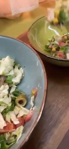 صورة لخطوة 3 من وصفة سلطه خضار بصوص الليمون Green salad with lemon sauce