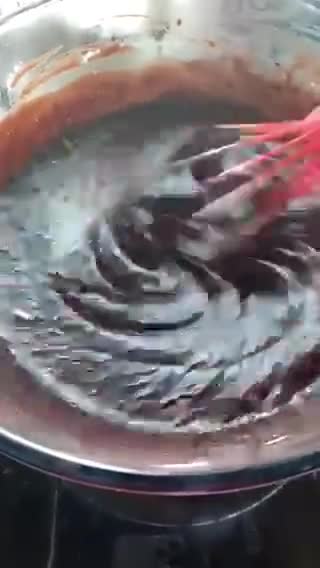 Gambar langkah 4 resipi Kek Coklat Moist.