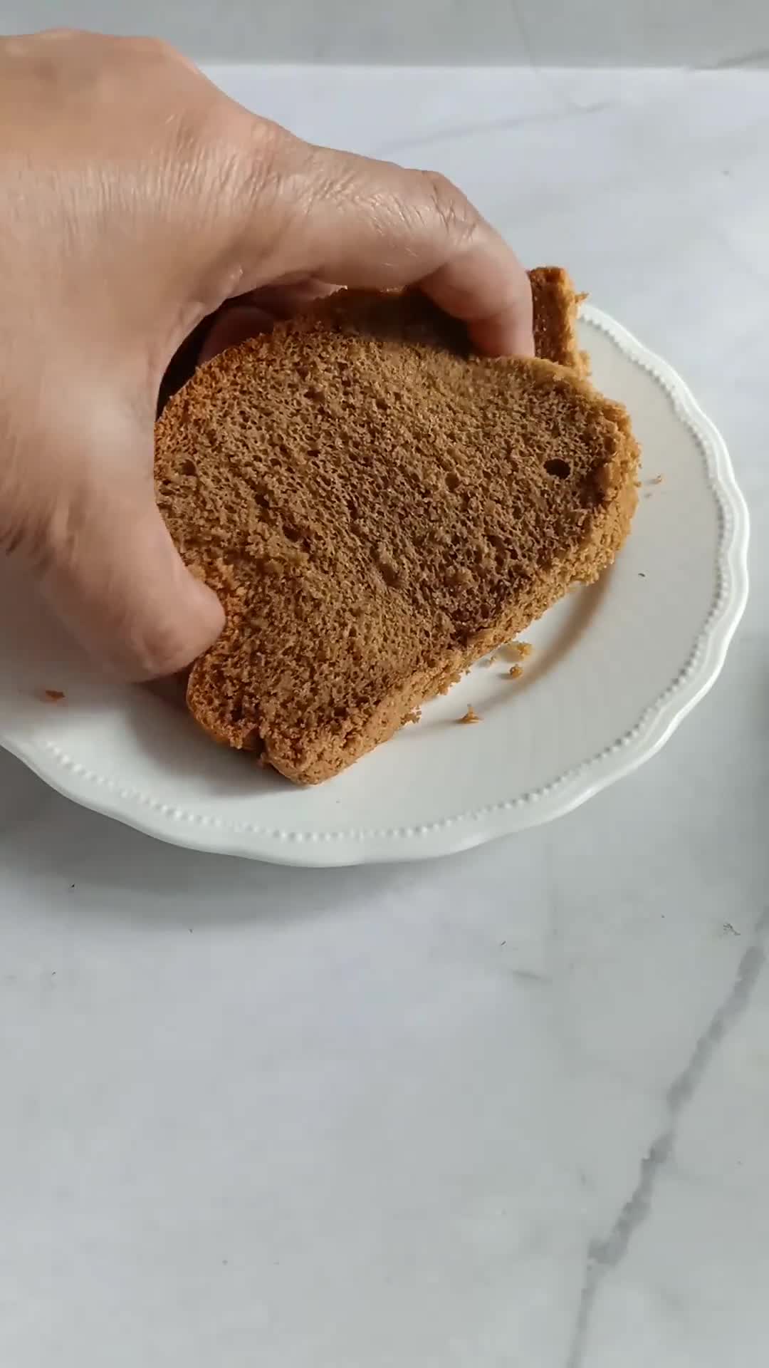Foto langkah ke 10 dari resep Coffee Chiffon Cake.