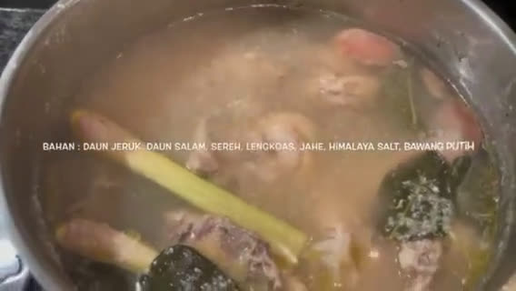 Foto langkah ke 1 dari resep Thai Chicken Soup.