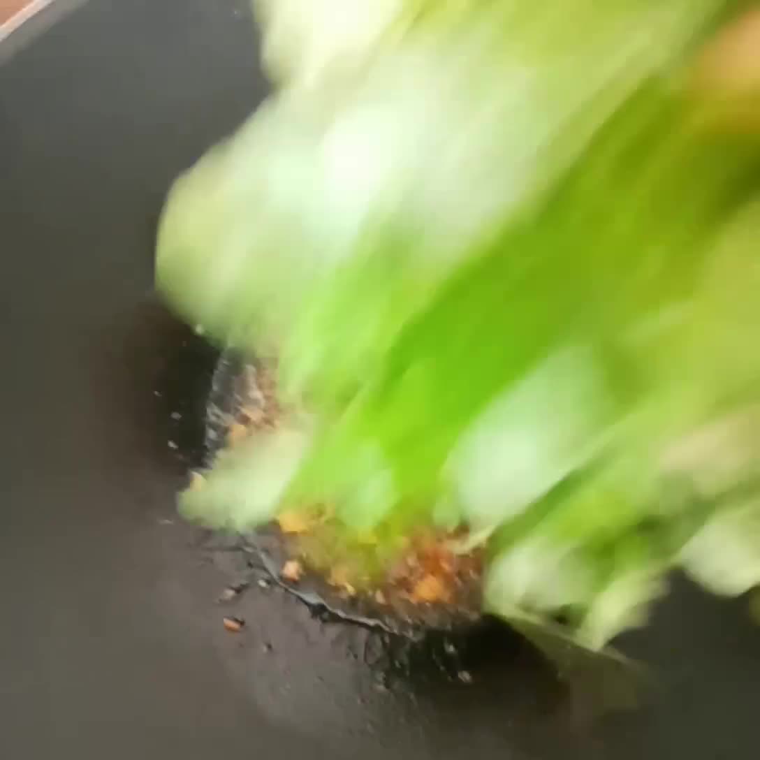 Foto langkah ke 3 dari resep Tumis Bayam Bawang Putih.