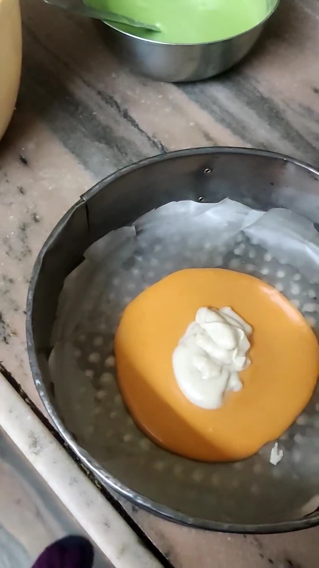ट्राई कलर वनीला केक (tri colour vanilla cake recipe in Hindi) रेसिपी चरण 5 फोटो
