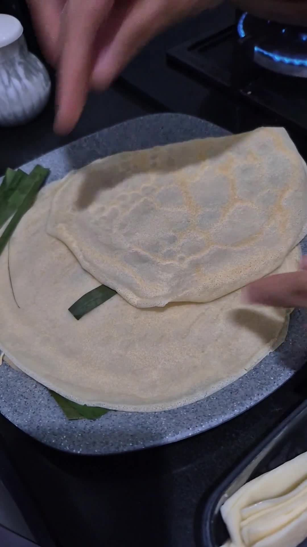 Foto langkah ke 4 dari resep Risol Mayo Gluten Free.