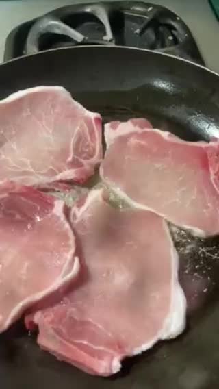 Foto del paso 2 de la receta: Cerdo 🐖 dorado con manteca de cerdo 🐽