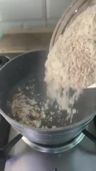 صورة لخطوة 4 من وصفة العصيدة الجنوبيه بالمرق
