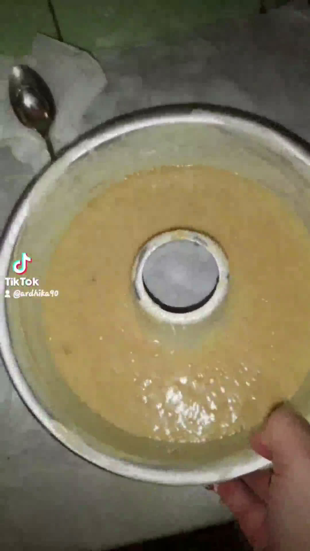 Foto langkah ke 3 dari resep Bolu pisang kukus.