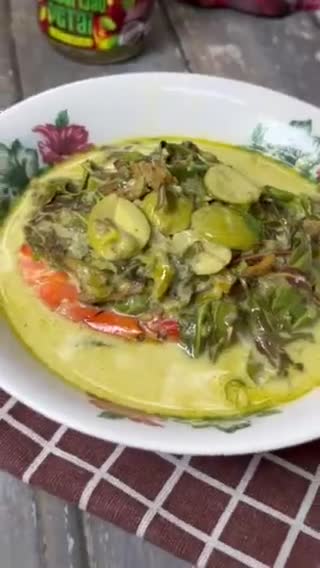 Gambar langkah 3 resipi MASAK LEMAK SAMBAL HIJAU PETAI PUCUK MIDIN & UDANG HARIMAU.