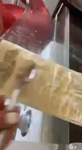 عکس مرحله 2 از دستور باقلوا رولی با خمیر آماده‌ی مخصوص باقلوا