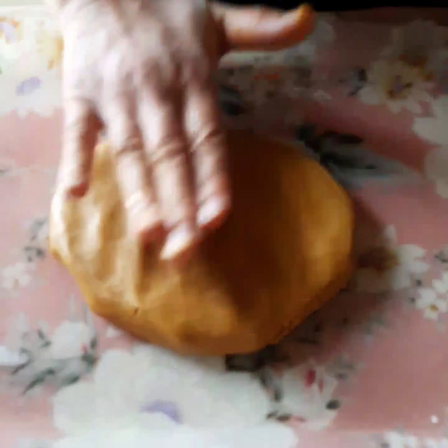 عکس مرحله 9 از دستور شیرینی نخودچی (نان نخودی قزوین)