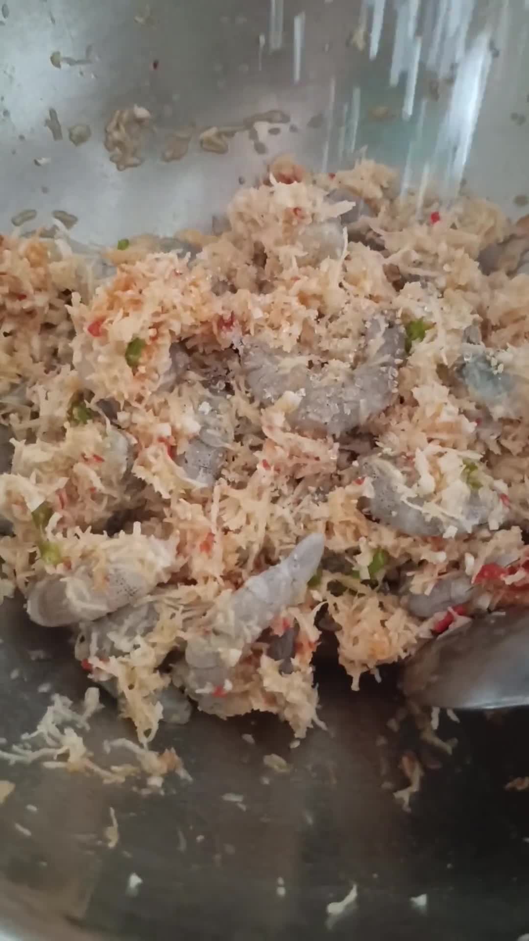 Foto langkah ke 2 dari resep Pepes Udang Kelapa, simple banget.