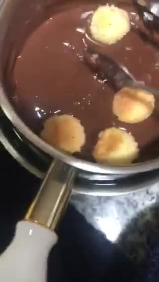 Foto del paso 9 de la receta: Bolitas de coco 🥥 y bolitas de coco 🥥 bañadas en chocolate 🍫