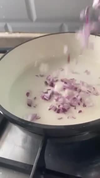 صورة لخطوة 3 من وصفة بطاطس بالكريمة