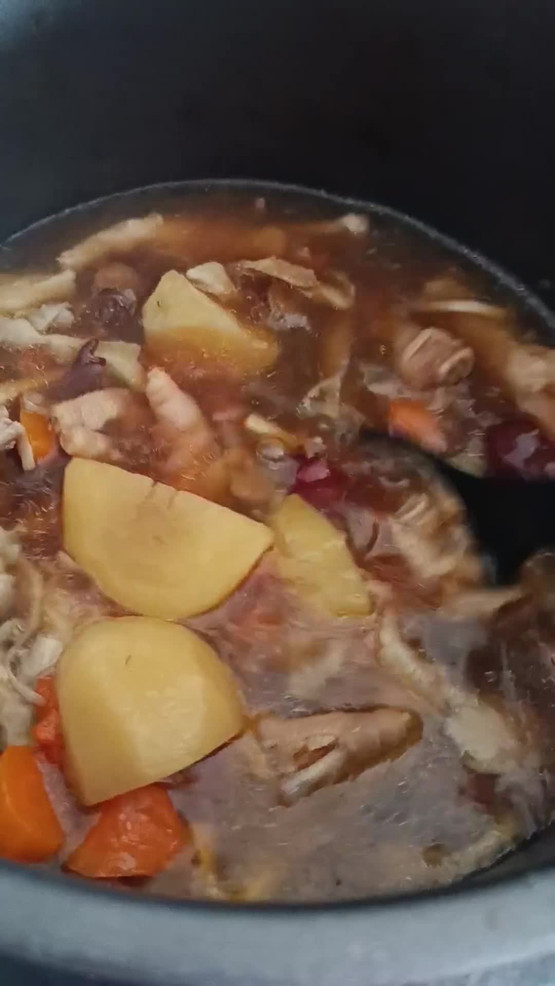 Gambar langkah 2 resipi Sup Kaki Ayam Berherba Chinese Style.