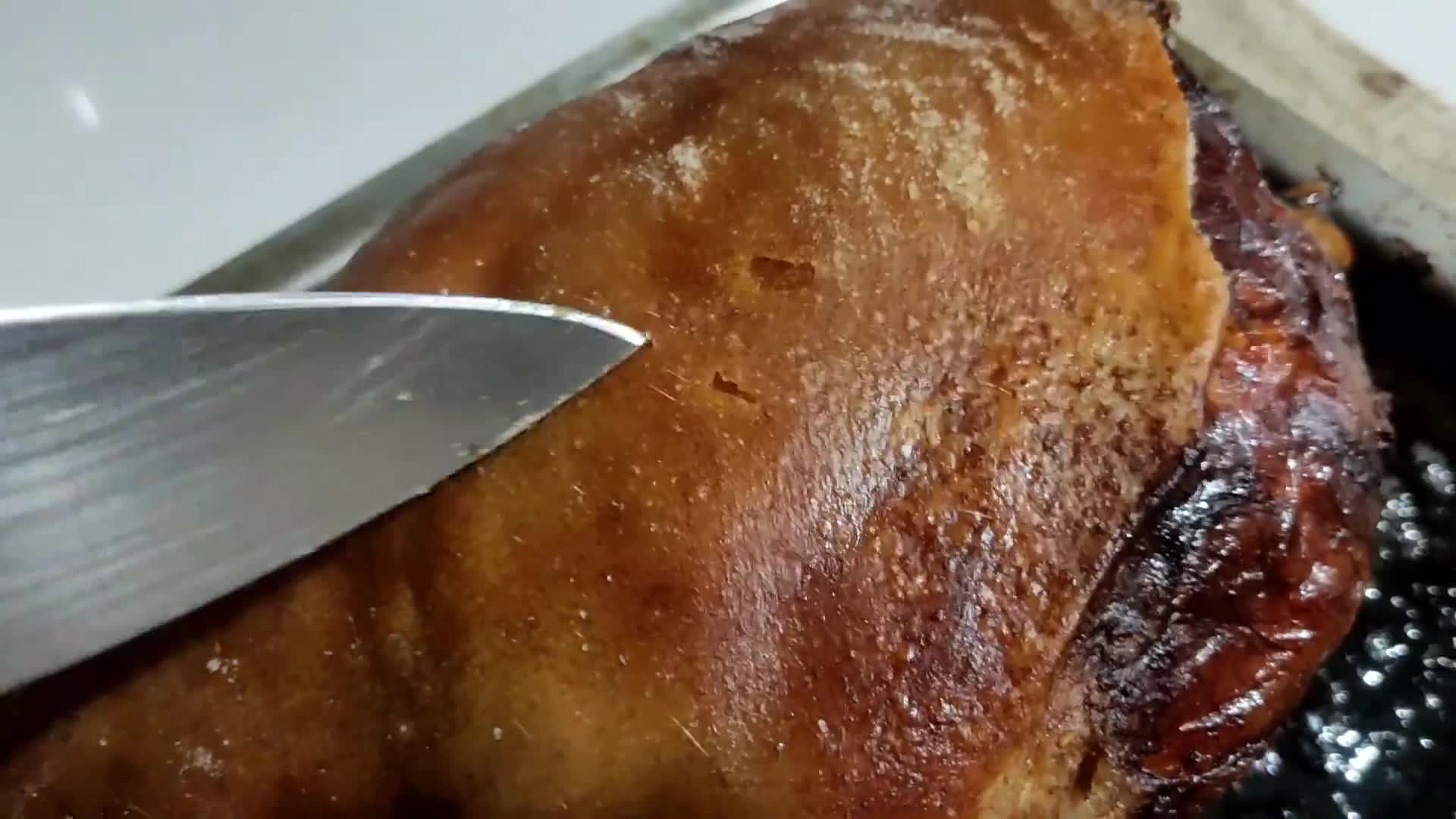 Foto del paso 4 de la receta: Pernil de cerdo asado