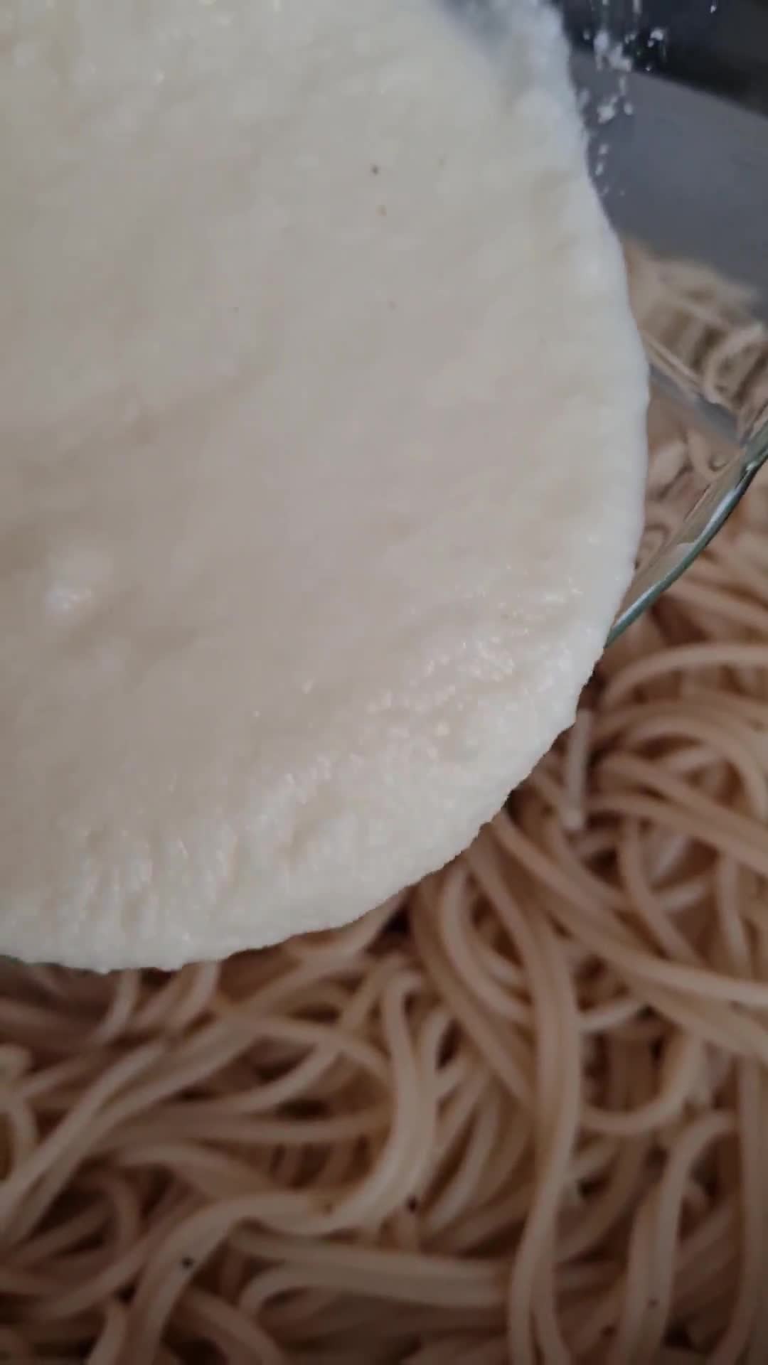 Foto del paso 8 de la receta: Spaghetti cacio e pepe 🇮🇹 Espaguetis con queso y pimienta negra 🍝