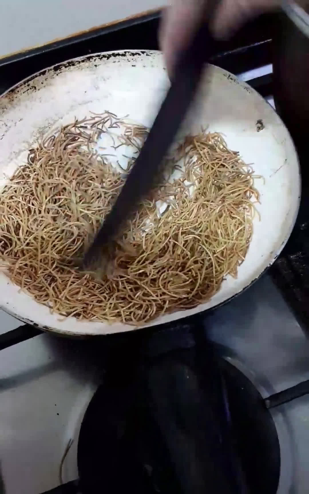 Foto del paso 2 de la receta: Sésamo y fideitos tostados