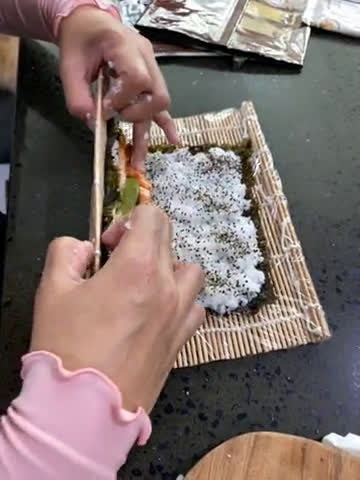 Gambar langkah 15 resipi Japanese Spiral Sushi (Healthy Japanese Style).