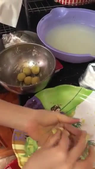 Hình bước làm 5 của món Viên khoai lang tím/vàng (sweet potato balls) ngon ngọt, giòn rụm