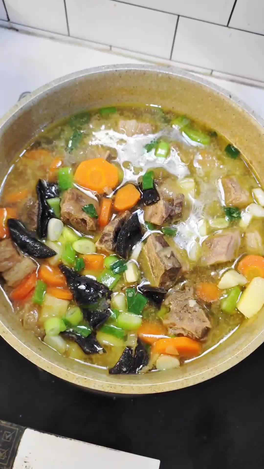 Foto langkah ke 5 dari resep Sop Iga Sapi.