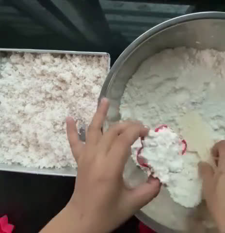 Gambar langkah 6 resipi Kuih Putu Perak.