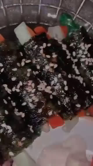 Foto langkah ke 5 dari resep Mini Kimbab Tuna Sambal Ijo Kemangi.