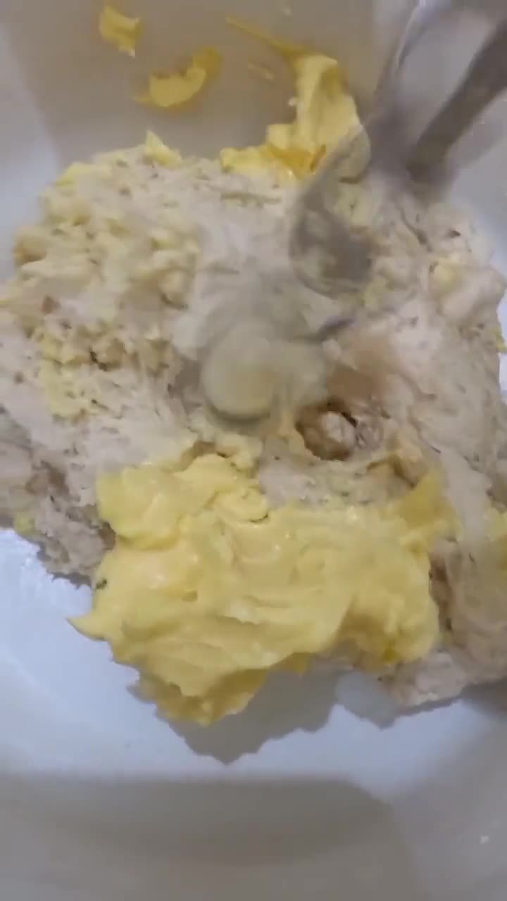 Foto langkah ke 4 dari resep Donat lembut tanpa telur.