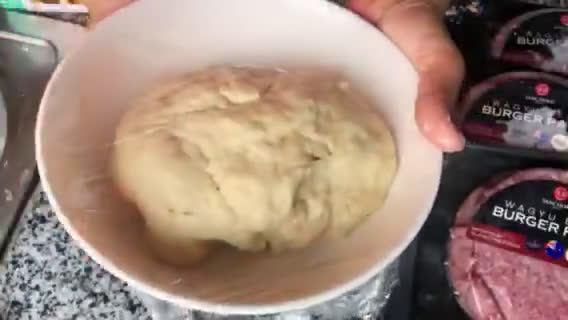 Hình bước làm 2 của món Bánh burger homemade