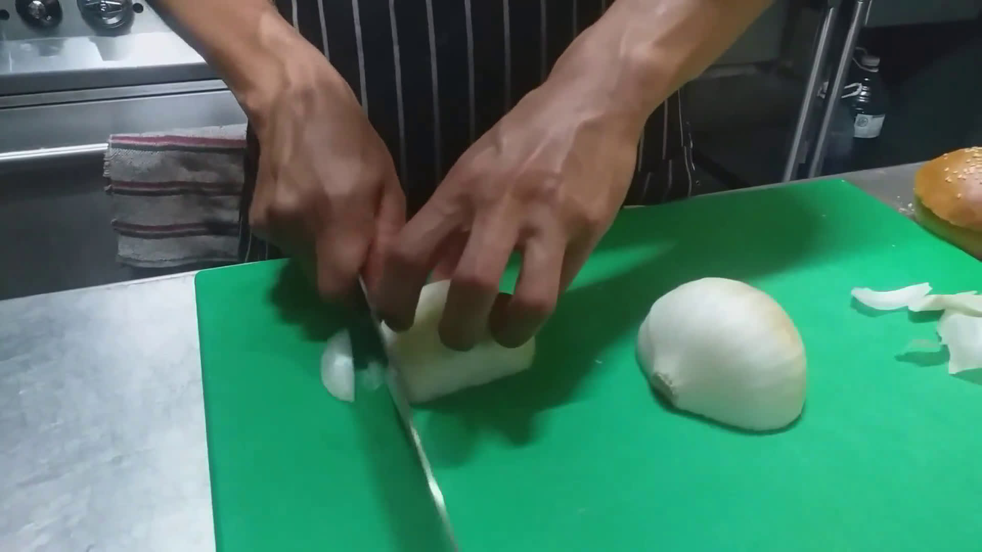 Foto del paso 7 de la receta: Hamburguesa estilo Monterrey con cebolla salteada