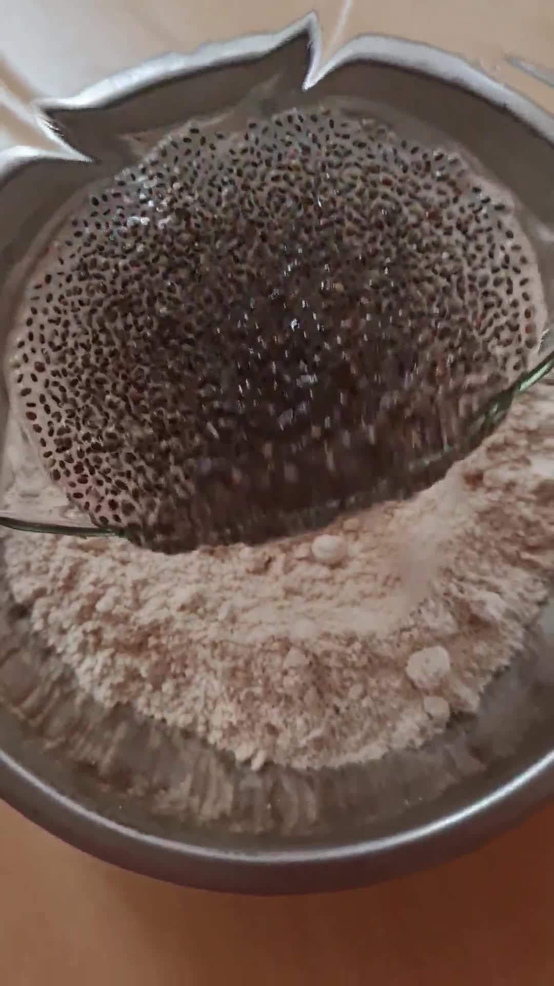 Foto del paso 2 de la receta: Pancitos rústicos de avena y chía 🌱 vegan 🌱