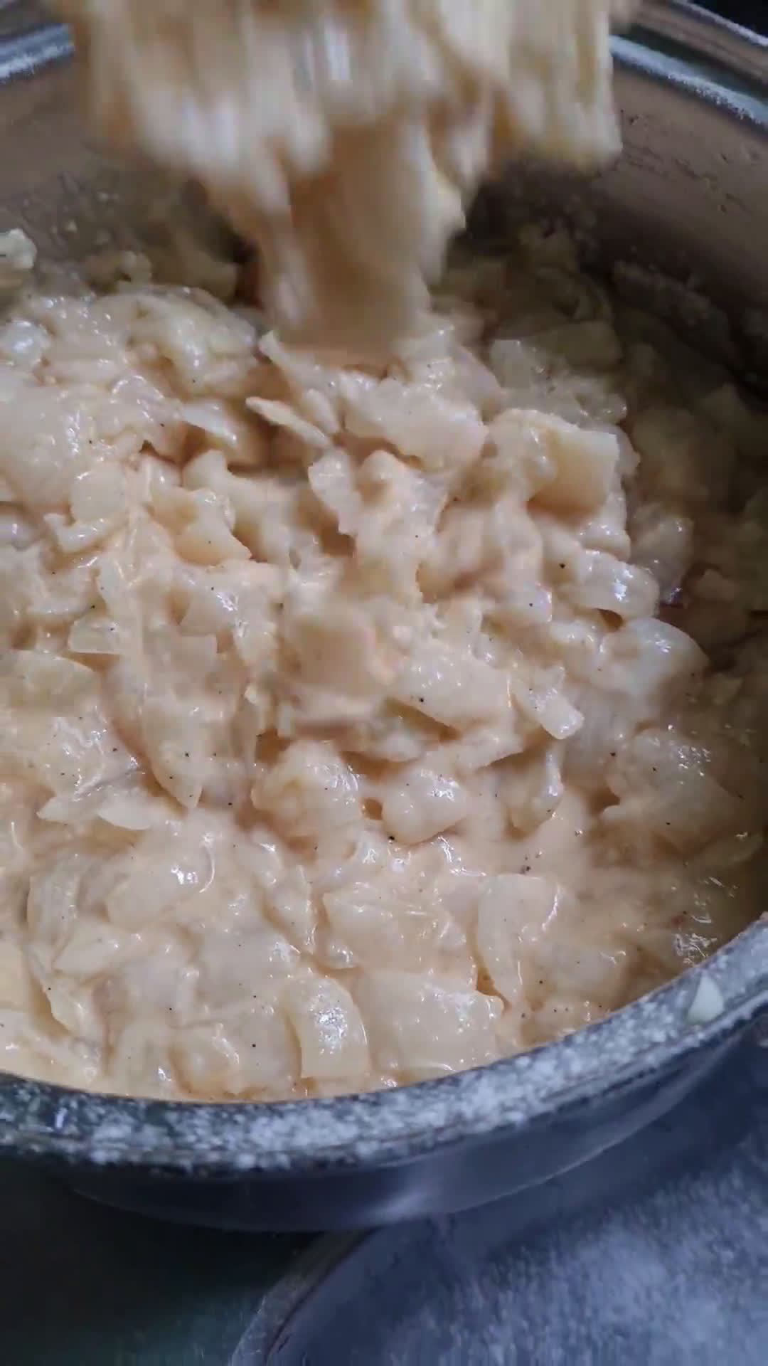 Foto del paso 3 de la receta: Torta de cebolla 🧅🧅 de mami Feli 🧀 🧀 🥚 🥚