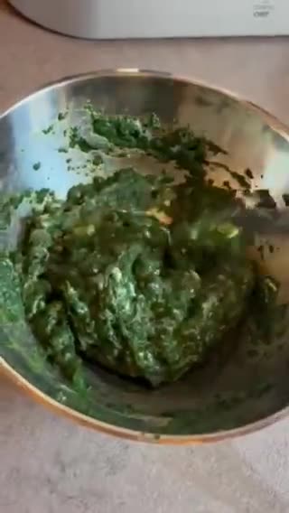 Foto del passaggio 4 della ricetta Torta salata con spinaci e semi di chia
