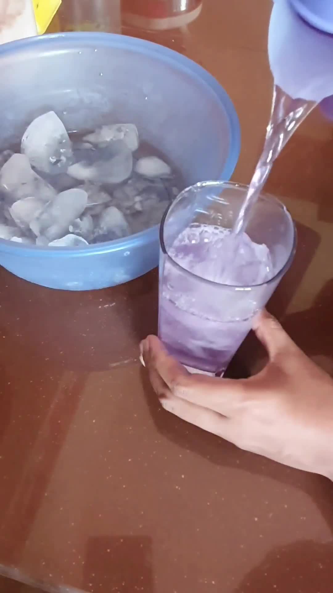 Foto langkah ke 4 dari resep Teh Bunga Telang Lemon.