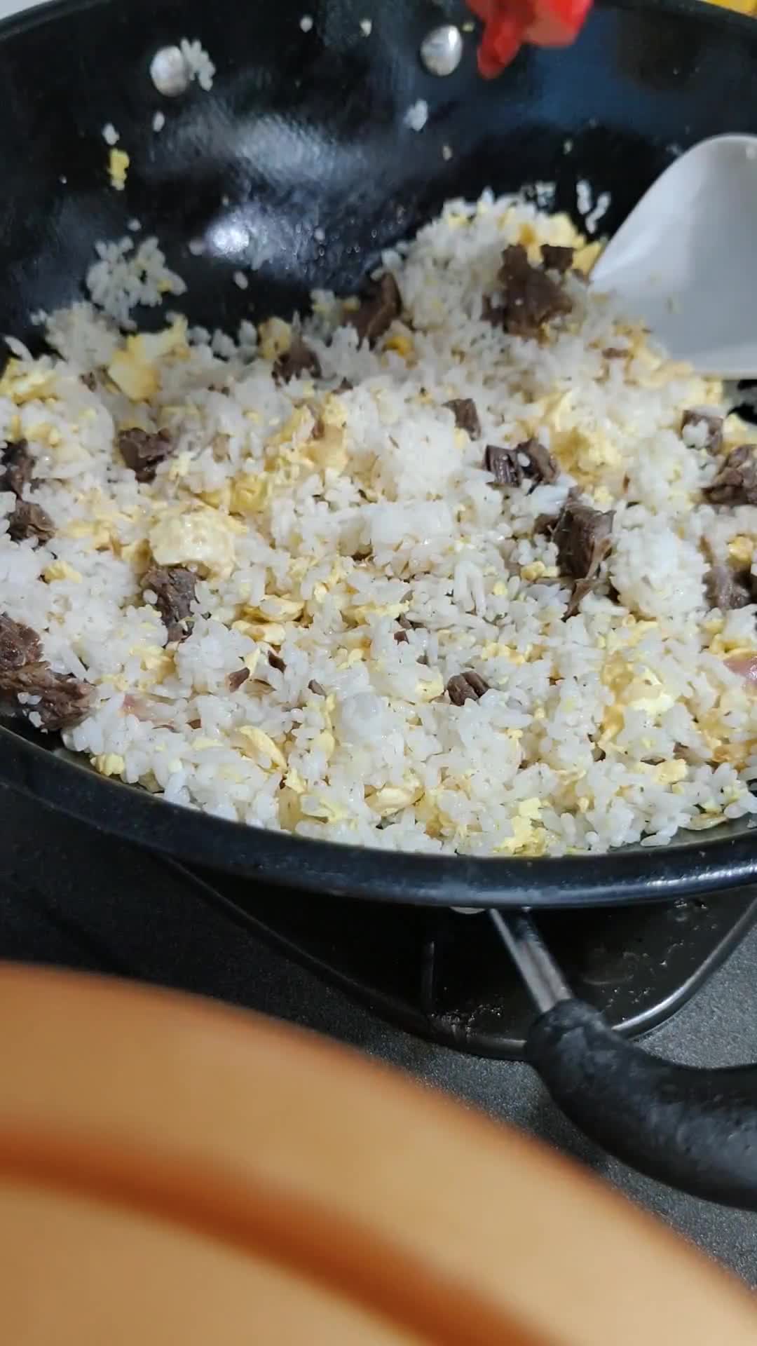 Foto langkah ke 4 dari resep Nasi Goreng Sapi Nanas.