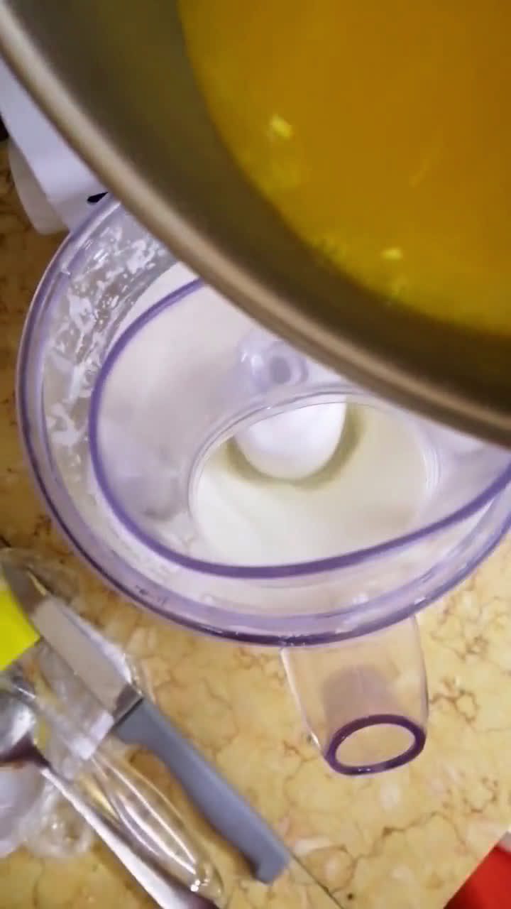 صورة لخطوة 3 من وصفة تشيز كيك بالخوخ والرمان طعم خررررفي 😋