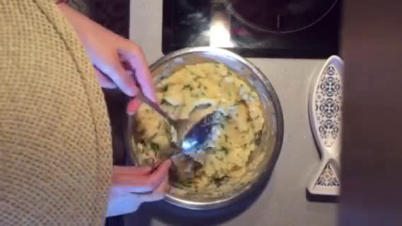 Foto del paso 3 de la receta: Buñuelos de bacalao