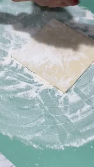Foto langkah ke 1 dari resep Puff pastry cheese sticks.