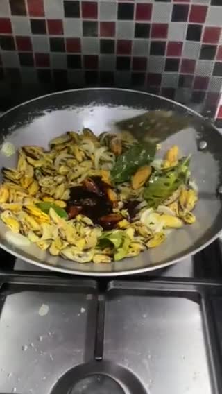Foto langkah ke 2 dari resep Kerang Saus Tiram.