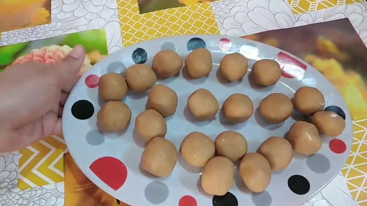 صورة لخطوة 16 من وصفة كوكيز بالنيسكافيه بدون بيض لذيذة سهلة وسريعة التحضير في 5 دقائق